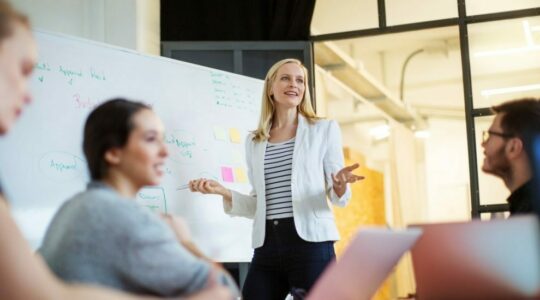 I Stock 576902490 meeting color 1100x550