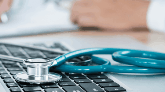 stethoscope-doctors-hands